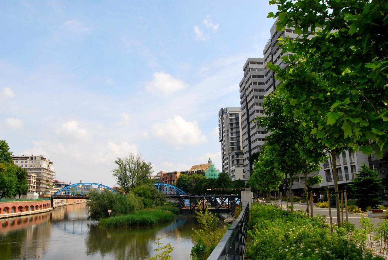 Two Towers Riverside: Old Town Rooftop Retreat Wroclaw Exterior photo